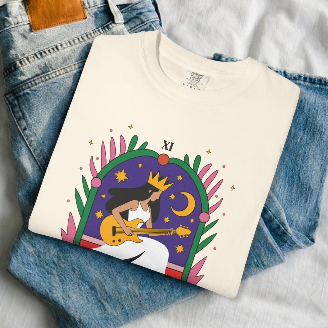 Vibrato Queen Guitar Tarot T-Shirt